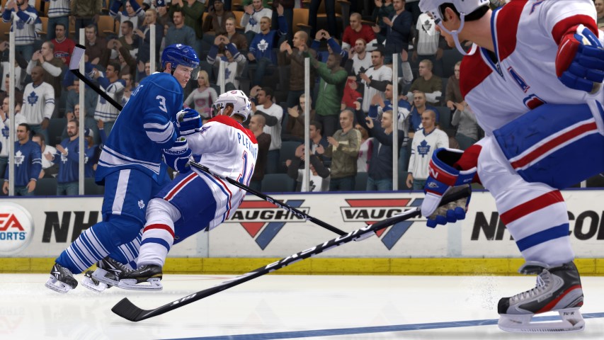 NHL14-MTL-TOR-phaneufhit